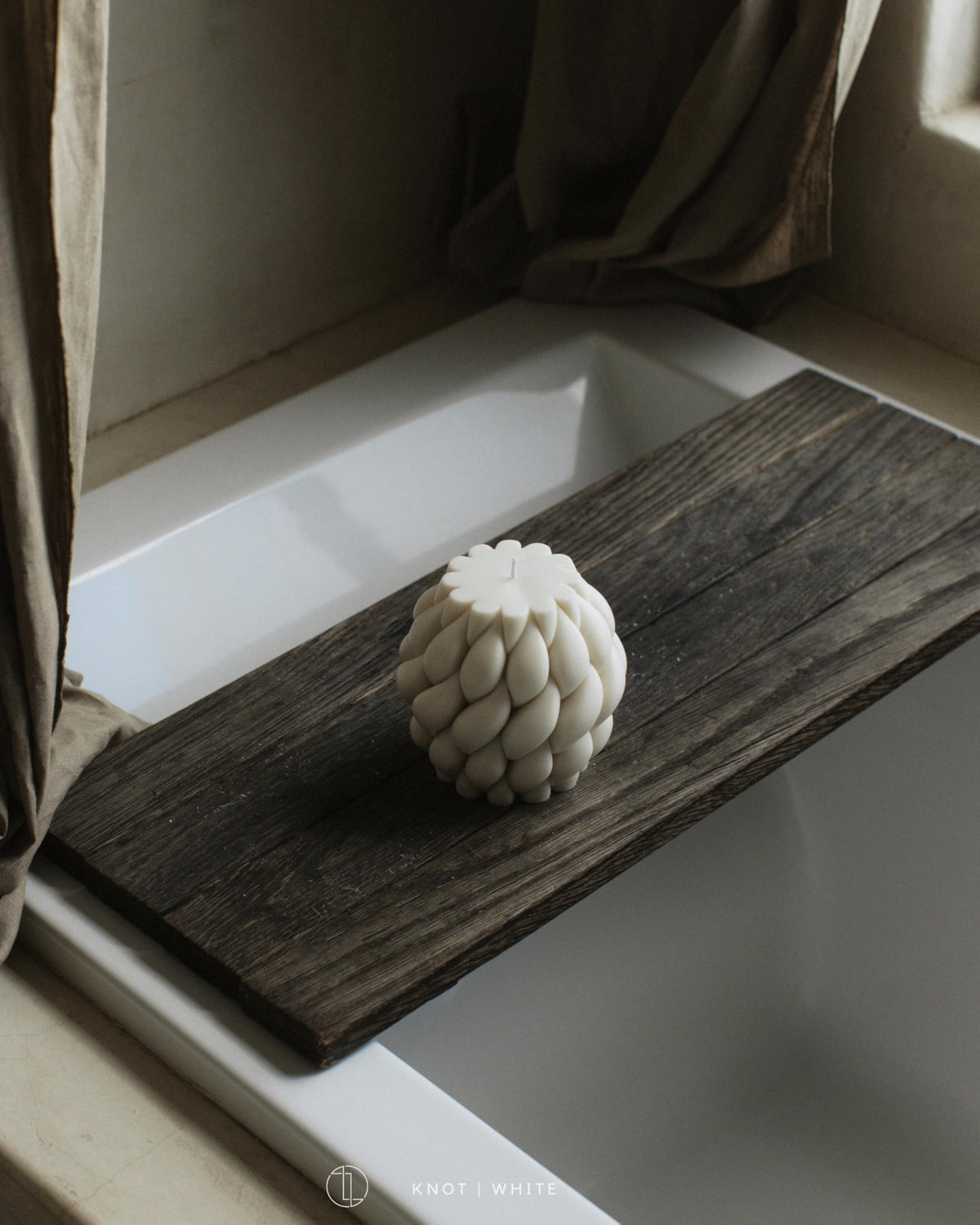 Lawa Knot Ball Candle