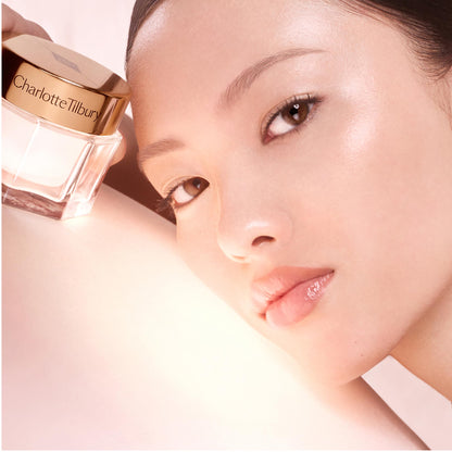 Charlotte Tilbury Magic Cream Face Moisturizer - Firming & Hydrating Face Cream to Create a Smoother-Looking Base for Makeup - Enriched with Vitamins C & E, Peptide Complex & Hyaluronic Acid