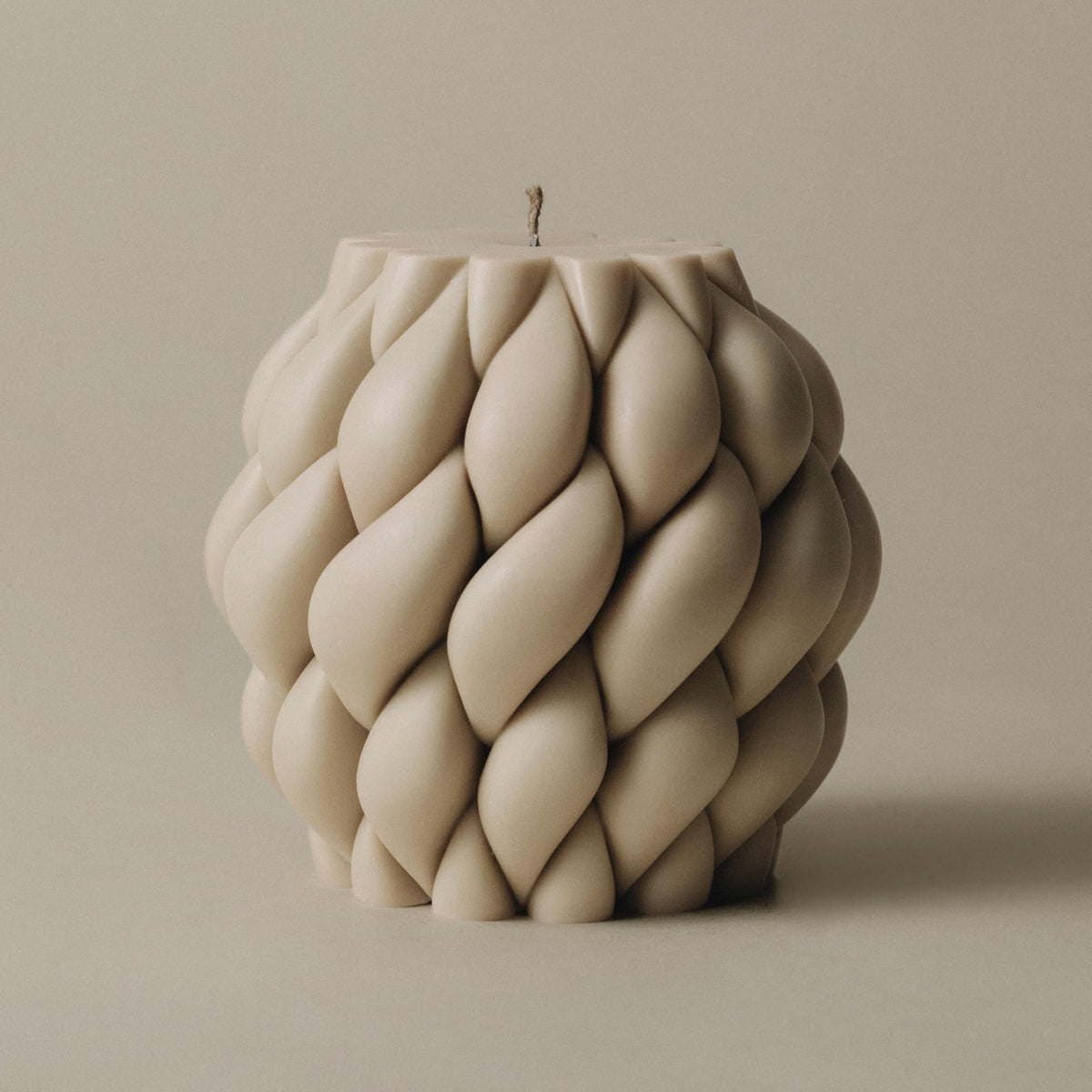 Lawa Knot Ball Candle