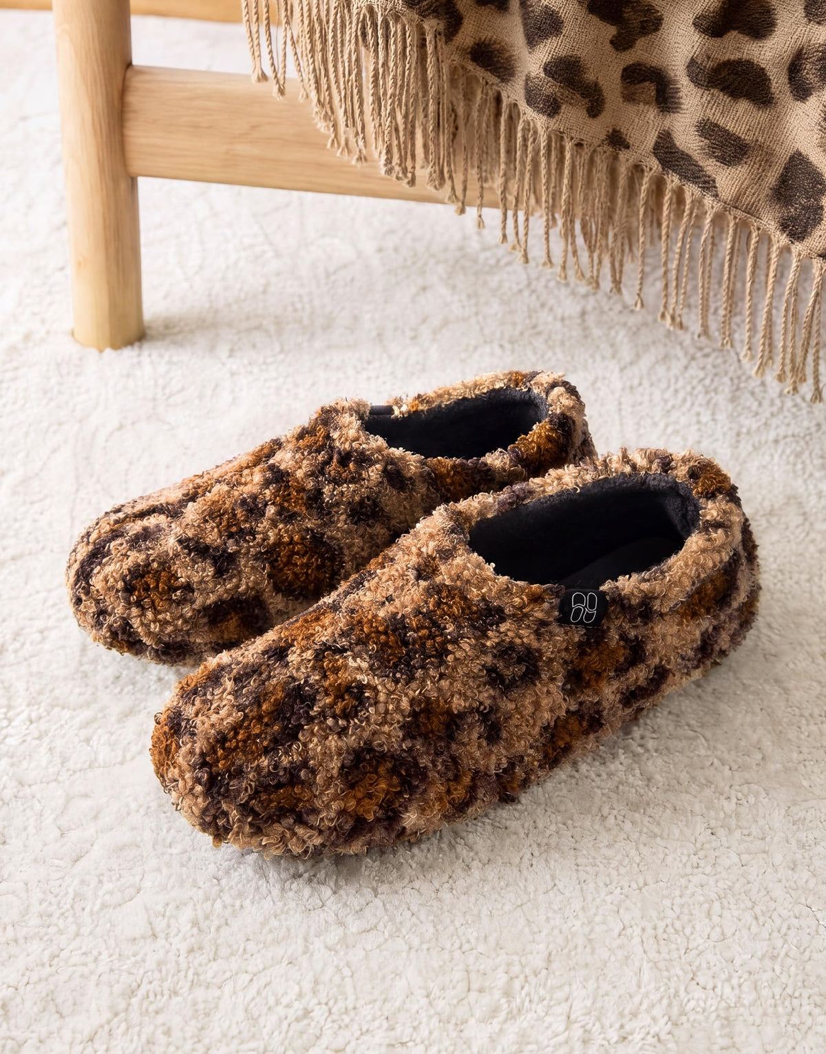 HomeTop Women's Fuzzy Curly Fur Fleece Lining Memory Foam Loafer Slippers