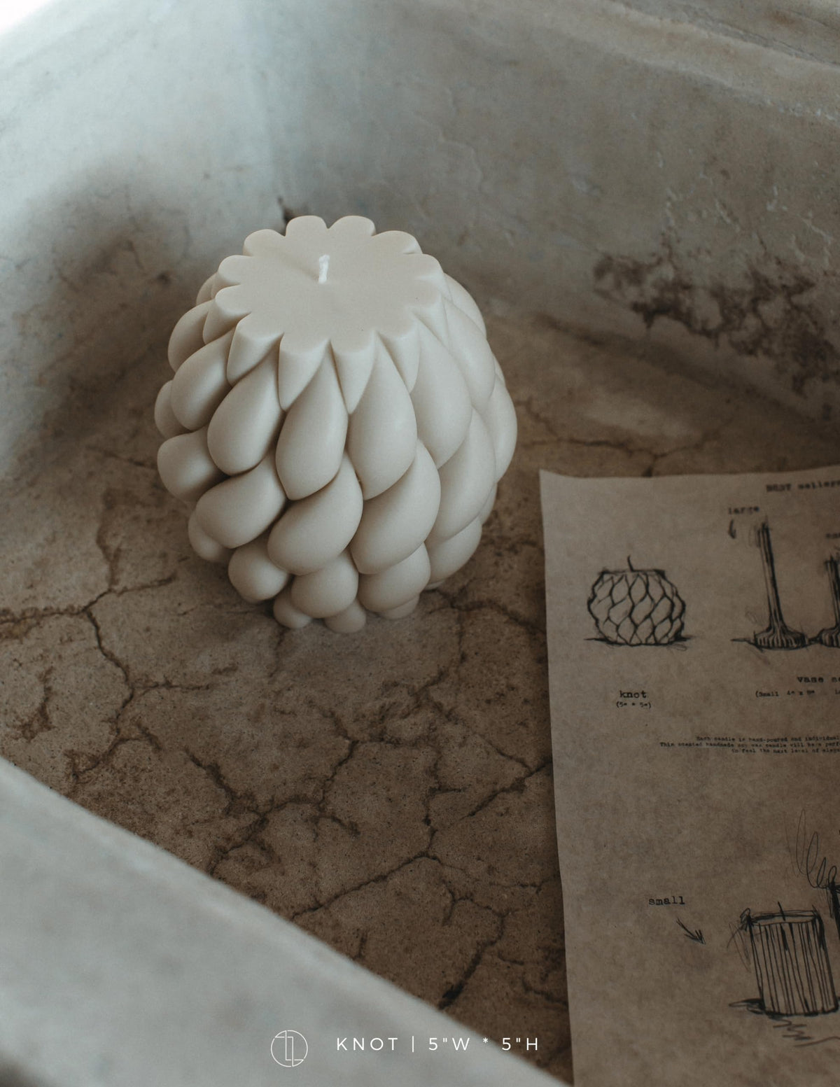 Lawa Knot Ball Candle