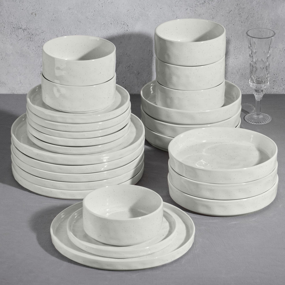 E-far Stoneware Dinnerware Set, 16-Piece Plates and Bowls Sets for 4