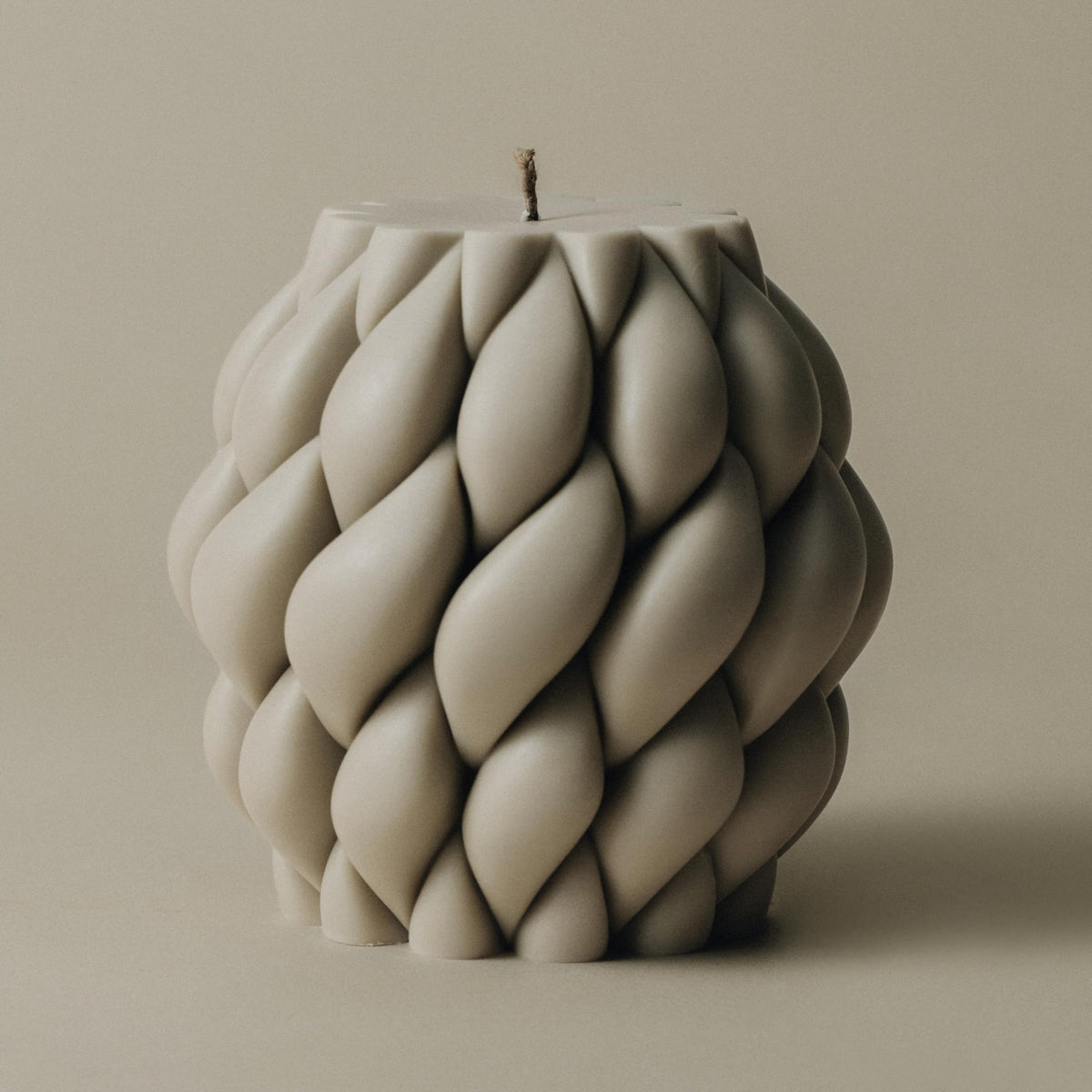 Lawa Knot Ball Candle