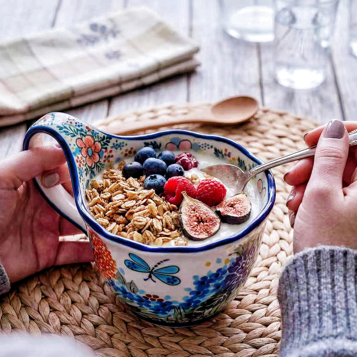 Alma Handpainted Microwavable Soup Bowl with Loop Handle 18.6Oz, Cereal Bowl with Handle